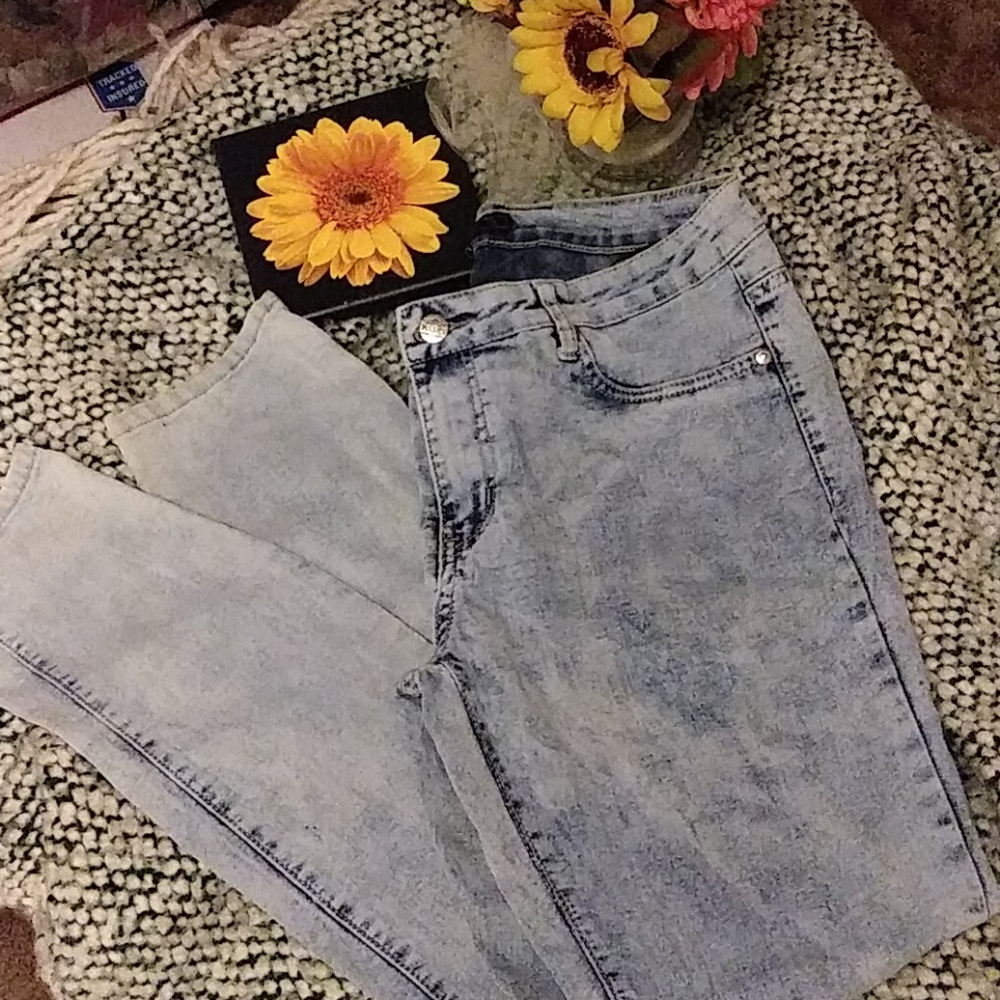 Acid washed skinny jeans